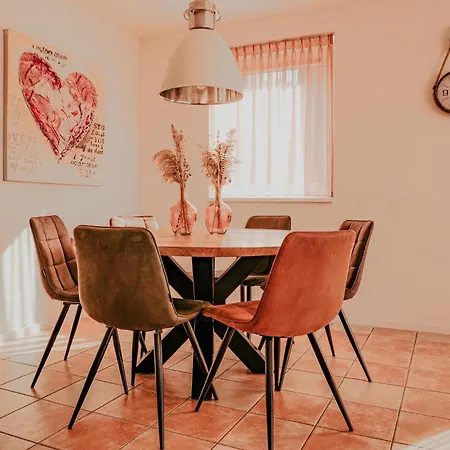 3 Bedroom Stunning In *